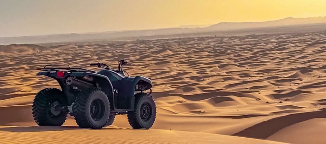 Viajeros en quad por Erg Chebbi