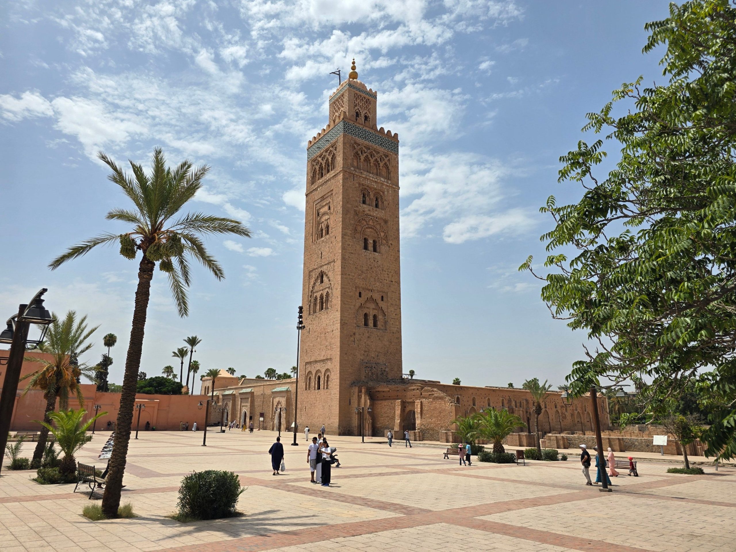 Minarete de la mezquita Koutoubia en Marrakech, inicio de los tours por Marruecos y el desierto del Sahara
